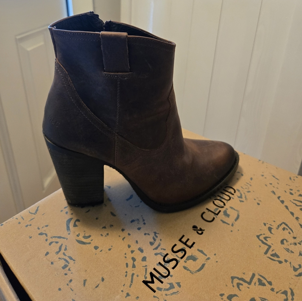 Musse & Cloud Short Women Brown Boots Size 7.5